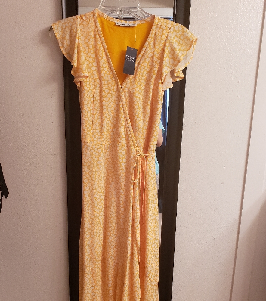 Brand new Abercrombie Summer wrap dress size xxs.
